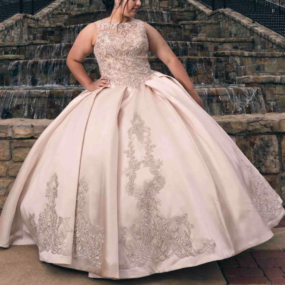 Size 10-12 champagne quince dress - Picture 4 of 4